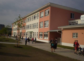 Areál základní školy v Hostivici – výstavba pavilonu A